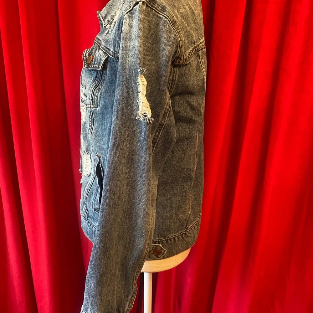 ❌sold❌ STS BLUE DISTRESSED JEAN JACKET SMALL - Picture 4 of 9